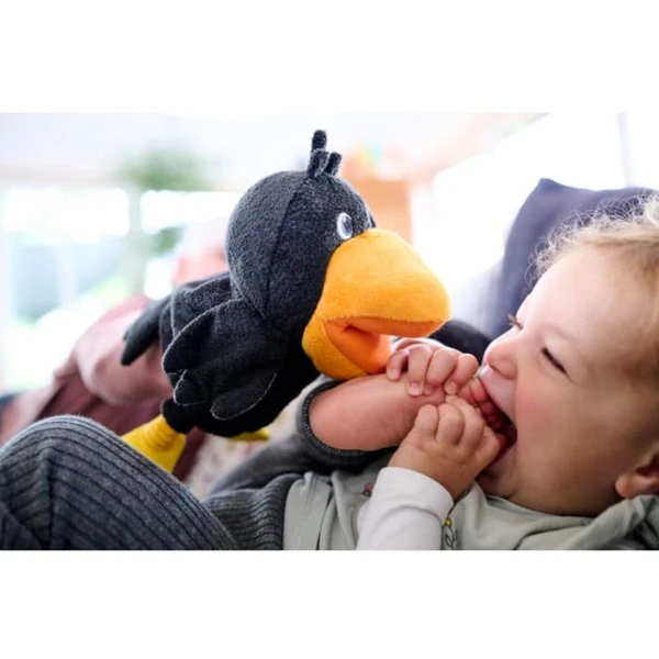 HABA Handpuppe Rabe Theo, Spielfigur 10 HABA Handpuppe Rabe Theo, Spielfigur – Bild 8